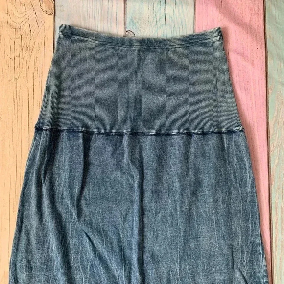 Vintage 80s stretchy skirt size medium - Picture 2 of 6